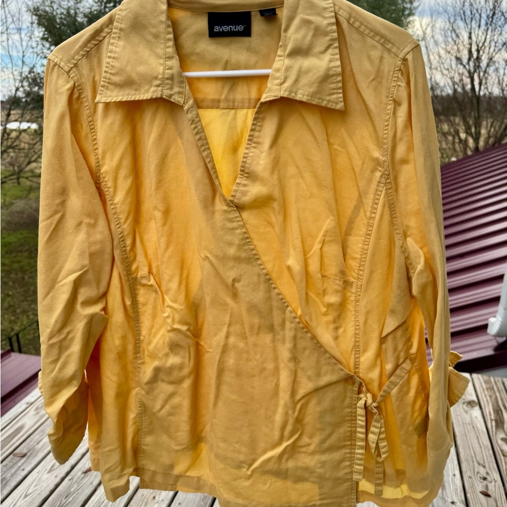 Avenue Yellow Wrap Blouse Blouse Women’s V-Neck Crossover Yellow Top Size 22/24